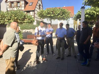 Um die aktuellen Entwicklungen in Ilsfeld zu betrachten und zu diskutieren lud der CDU Ortsverband zum kommunalpolitischen Rundgang mit Bürgermeister Thomas Knödler. Neben der Alten Kelter und der Gestaltung des Ortseingangs West standen die Parkplatzsituation im Ort, die Weiterentwicklung von Pflegeheim und Kinderbetreuung sowie der aktuelle Stand der Ortsumgehung, eine sicher Überquerung der Hauptstraße zum McDonalds und die Abbiegung von und nach Auenstein auf dem Programm. Hier erste Impressionen.