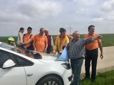 Martin Frank, Vorsitzender des landwirtschaftlichen Ortsvereines Ilsfeld, erklärt die (Fehl)Planungen der Raststättenerweiterung um 130 LKW Stellplätze.