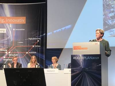 Dr. Susanne Eisenmann: "Bertha Benz hatte den Mut sich ans Steuer zu setzen und einfach loszufahren. Frauen am Steuer hat sich in Baden-W&uuml;rttemberg bew&auml;hrt"