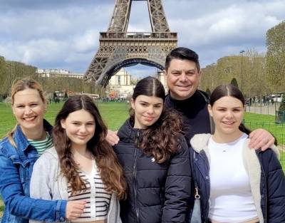 Meine Familie ist mein Mittelpunkt. Hier mit meiner Frau Katharina und meinen T&ouml;chtern Laura, Clara und Anna in Paris.