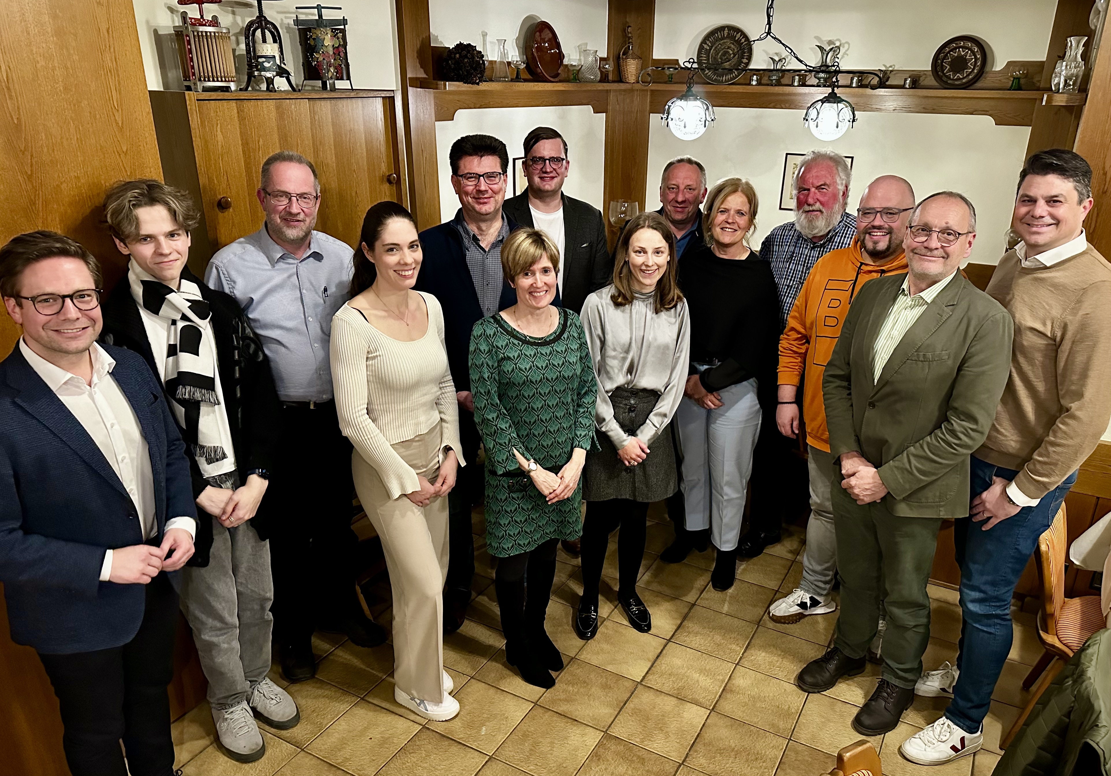 Im Bild v.l.n.r: CDU Bundestagsabgeordneter Fabian Gramling, Ben Schnetzer, Michael Niethammer, Laura Baier, Sascha Gro, Birgit Eisenmann, Nicolas Klemm, Louisa Schurr, Andreas Golter, Claudia Schurr, Fritz Schtz, Tobias Knopp, Reinhard Golter, Thomas S